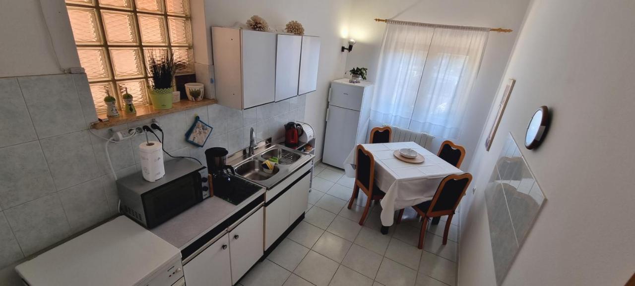 Apartment Evergreen Pula Exterior photo